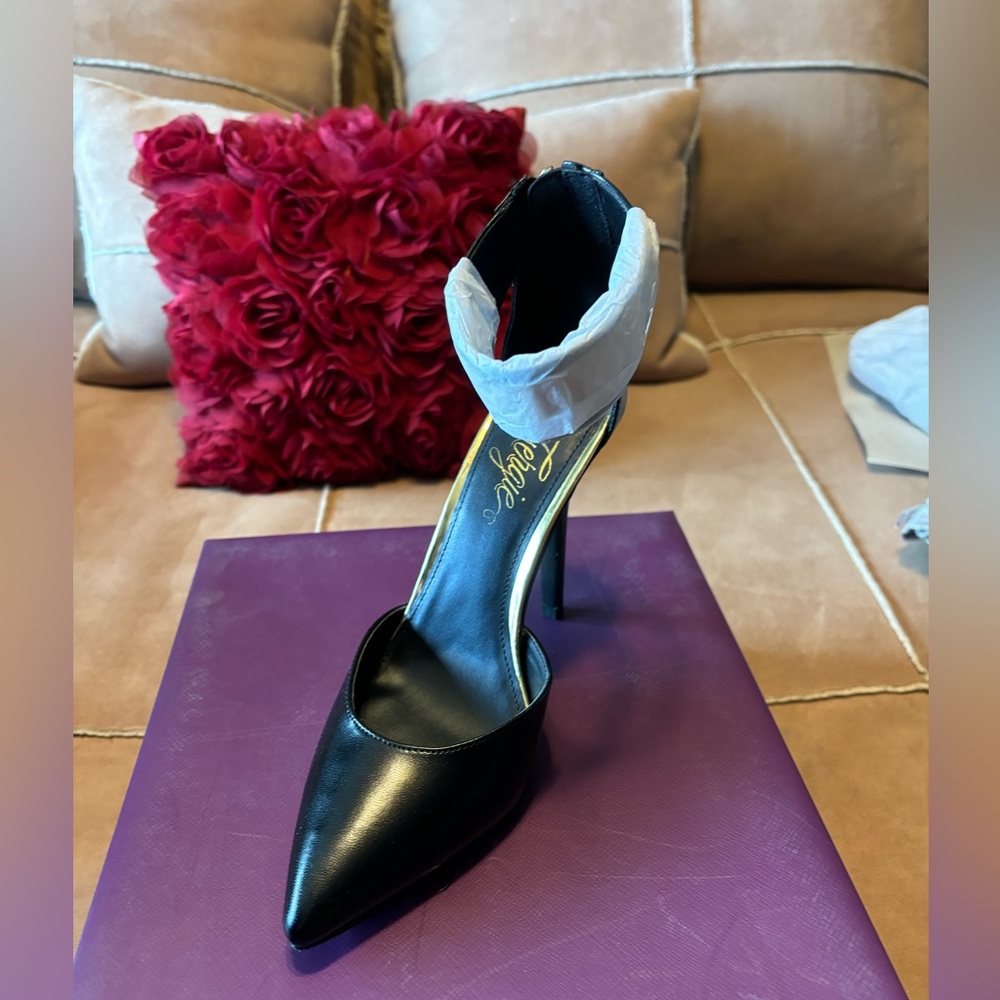 NIB Fergie heels